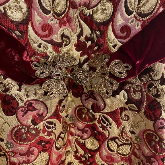 Elegant dress - Picture 4 of 8